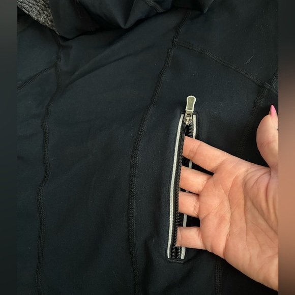 Lululemon Run Alpine
Pullover Hoodie Active Dark Navy/Gray top,
Size 2 - Picture 9 of 9